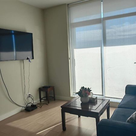 Lovely 1 Bedroom Condo Victoria Exterior foto